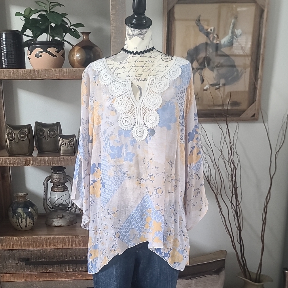 Zac & Rachel Blue and Yellow Lace-Trim Tunic Top